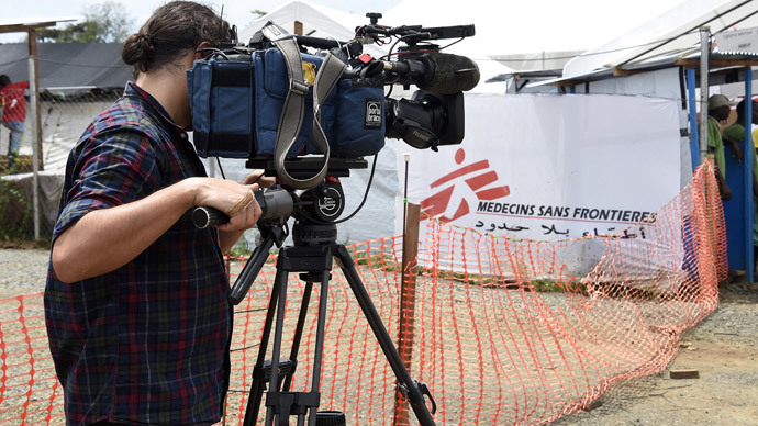 Ebola-infected American journalist tweets his recovery experience while doctors fight for second Dallas patient