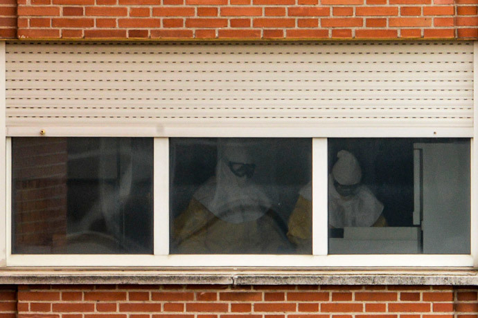 Medical staff wearing protective suits work at the Carlos III hospital in Madrid.(AFP Photo / Pedro Armestre)