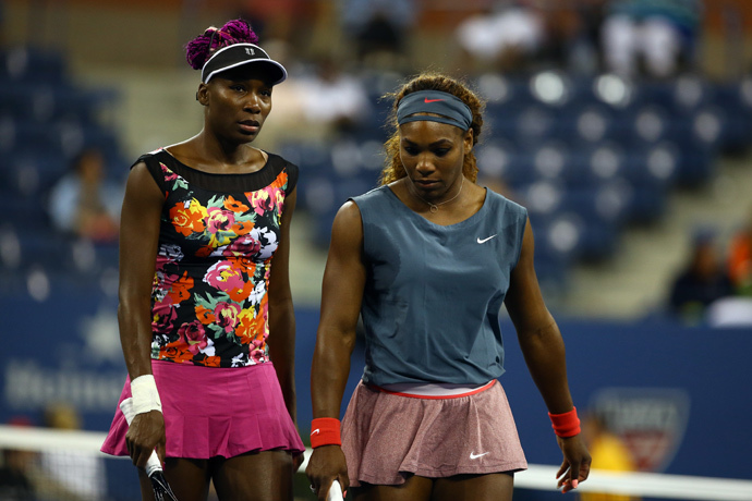 Serena Williams (R) and Venus Williams (Al Bello / Getty Images / AFP)