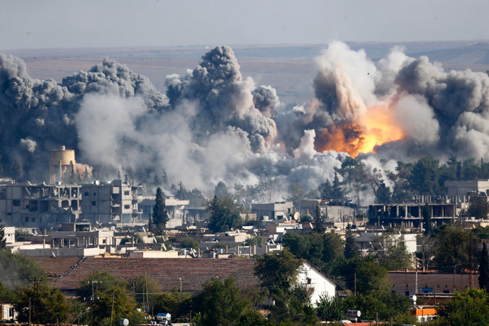 Smoke rises over Syrian town of Kobani after an airstrike, as seen from the Mursitpinar border crossing on the Turkish-Syrian border in the southeastern town of Suruc in Sanliurfa province, October 18, 2014. (Reuters / Kai Pfaffenbach)