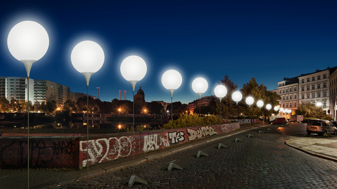 Stunning! 8,000 light balloons re-enact Berlin Wall path for 25th anni of its fall (VIDEO)