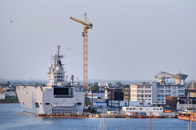 A picture taken on September 7, 2014 in Saint-Nazaire, western France, shows the Vladivostok warship, a Mistral class LHD amphibious vessel ordered by Russia to the STX France shipyard. (AFP Photo/Jean-Sebastien Evrard)