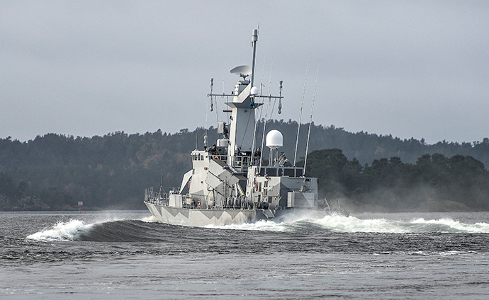 Swedish corvette HMS Stockholm patrols at Jungfrufjarden in the Stockholm archipelago on October 20, 2014 (Reuters / TT News Agency)