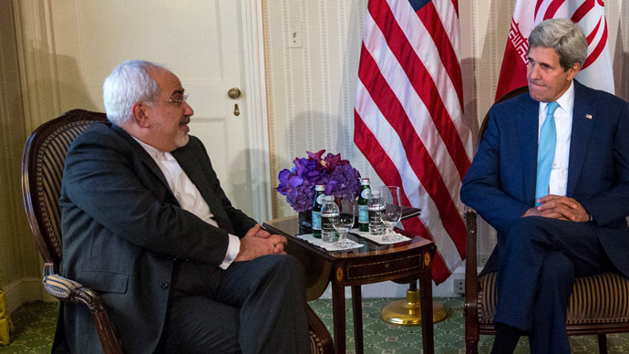 U.S. Secretary of State John Kerry (R) meets with Iranian Foreign Minister Mohammad Javad Zarif (L) (Andrew Burton/Getty Images/AFP)