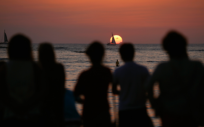 Waikiki Beach in Honolulu, Hawaii (Reuters / Kevin Lamarque)