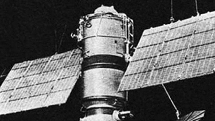 Soviet spy satellite to fall back to Earth — RT World News