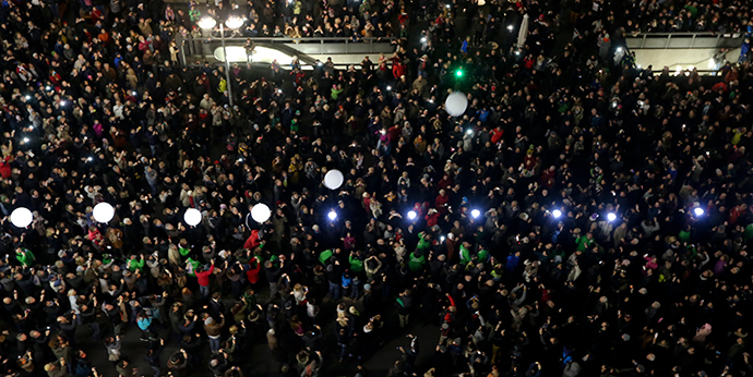 Balloons which were part of the installation 'Lichtgrenze' (Border of Light) are released in Ebertstrasse near Potsdamer Platz in Berlin, November 9, 2014. (Reuters / Thomas Krumenacker)