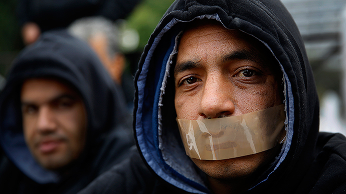 Syrian refugees launch hunger strike outside Greek parliament