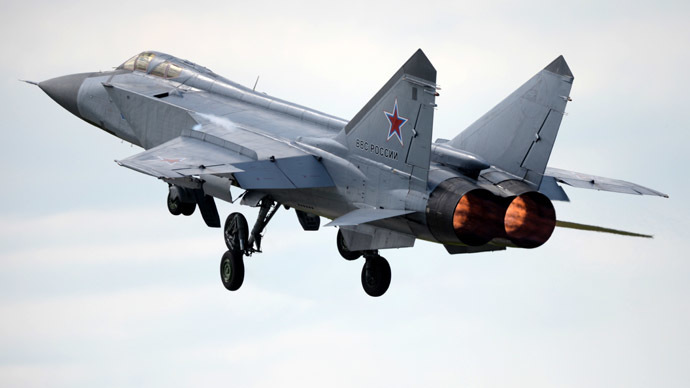 Flight Fright Russian Mig 31 Jet Pulls Midair Maneuver On - 