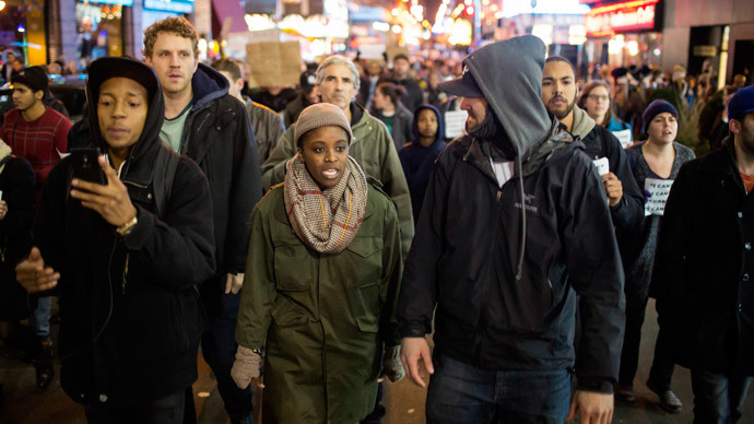 People take part in a protest against the grand jury decision on the death of Eric Garner in midtown Manhattan in New York December 3, 2014.(Reuters / Eric Thayer)