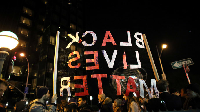 Protesters against the Staten Island grand jury's decision not to indict Daniel Pantaleo, the NYPD officer involved in Eric Garner's chokehold death, walk together December 3, 2014 in New York.(AFP Photo / Yana Paskova)