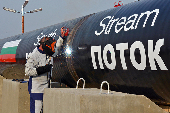 This picture taken on October 31, 2013, shows a worker welding pipes during the symbolic start of the construction of the Bulgarian section of Russian gas giant Gazprom's South Stream pipeline near the village of Rasovo. (AFP Photo / Bulphoto / M3 Communications Group)