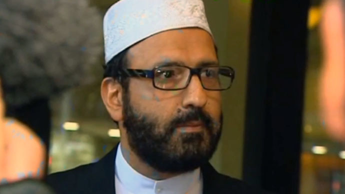 Sydney gunman identified as Iranian-born Man Haron Monis, on bail for violent crimes