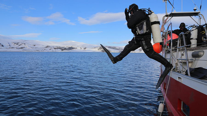 Russian divers take record-breaking sea plunge into Antarctic volcano ...