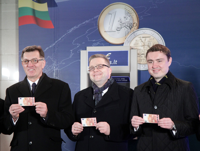 (L-R): Lithuanian Prime Minister Algirdas Butkevicius , Chairman of the Board of the Bank of Lithuania Vitas Vasiliauskas, and Estonian Prime Minister Taavi Roivas. (AFP Photo / Petras Malukas)
