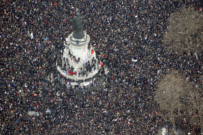 Aerial view taken on January 11, 2015 shows people attending the Unity rally âMarche Republicaineâ at the Place de la Republique (Republique's square) in Paris in tribute to the 17 victims of a three-day killing spree by homegrown Islamists. (AFP Photo)
