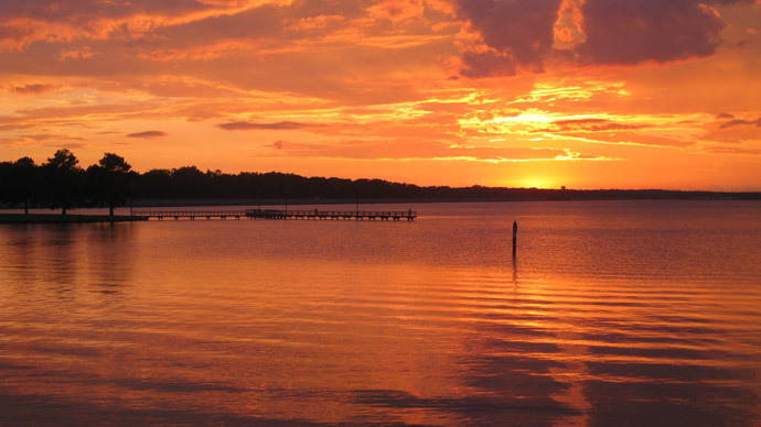 Gas pipeline explodes at Ross Barnett Reservoir in Mississippi