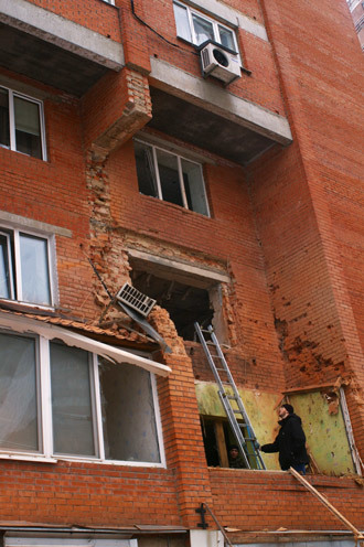 A residential building in Donetsk damaged in the result of shelling by the Ukrainian army. (RIA Novosti / Mikhail Parhomenko)