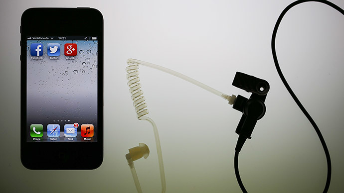 Snowden shuns iPhones for security reasons – lawyer
