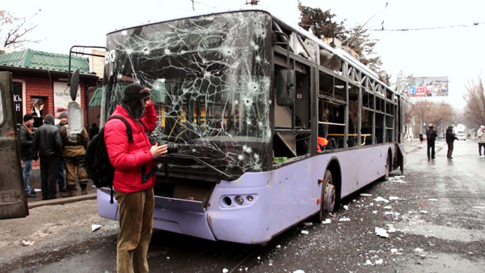 A bus shelled at a public-transit stop in Leninsky District, Donetsk (a screenshot from a Ruptly video).