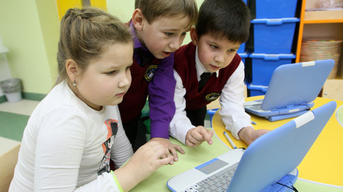 Russian student invents bracelet to tackle computer addiction