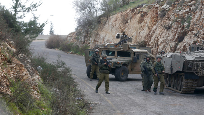 Israeli soldiers walk near military vehicles near Israel's border with Lebanon January 28, 2015.(Reuters / Baz Ratner)
