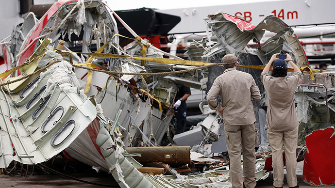 ​AirAsia captain left seat to fix computer system before jet lost control – reports