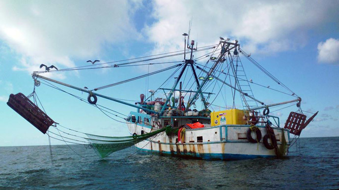 The capsule being recovered by a Mexican fishing boat (Two Eagles ballon team)