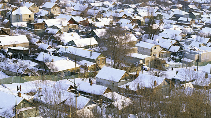 Orange snow covers Russian city, bewilders residents (VIDEO)