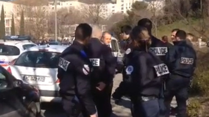 Gunmen with AK-47s fire on Marseille cops ahead of French PM Valls visit