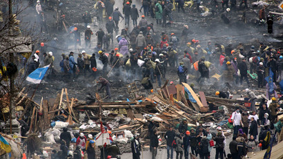 Protesters walk through the rubble after violence erupted in the Independence Square in Kiev February 20, 2014.(Reuters / Konstantin Chernichkin)