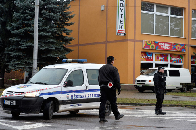 Police officers patrol near a restaurant where a gunman opened fire in Uhersky Brod, February 24, 2015. (Reuters / Radovan Stoklasa)