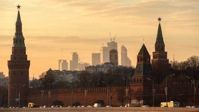 Putin announces 10% salary cuts in his administration