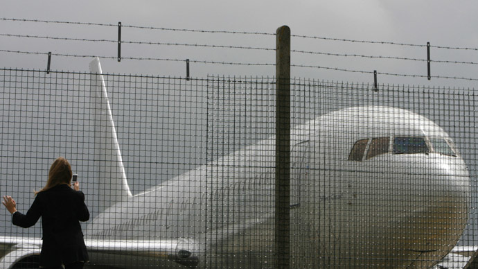 British woman arrested at Luton airport, suspected of preparing terrorist acts