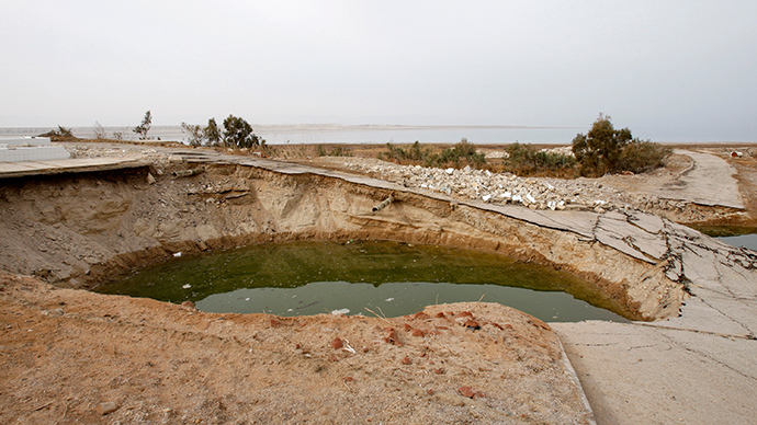 ‘Nature’s revenge’: Dead Sea surrounded by 3,000+ sinkholes growing at alarming rate