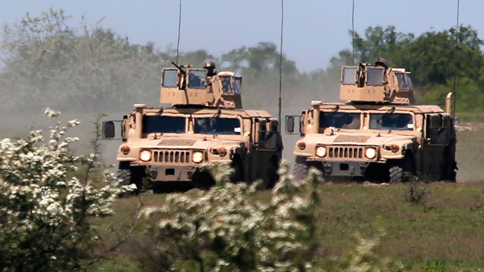 10 American Humvees welcomed in Ukraine by Poroshenko (VIDEO) — RT ...