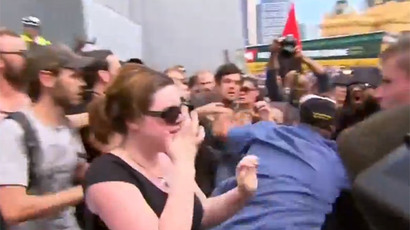 Anti-Islamic & anti-racism protesters clash in Melbourne, get pepper sprayed by police