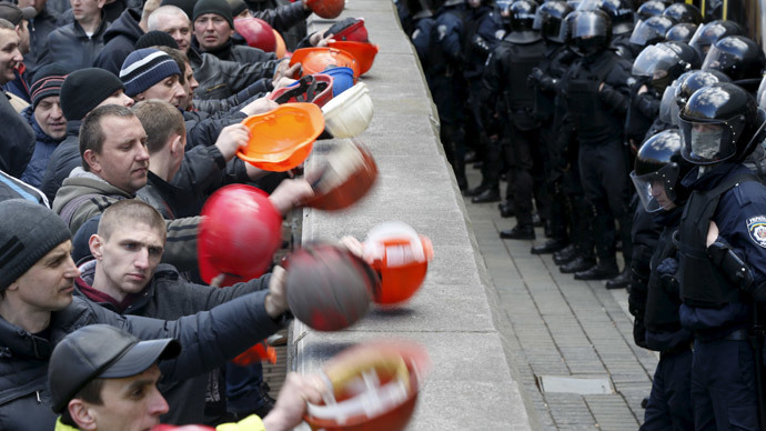 ‘Where’s our money?’ Thousands of coal miners blockade Ukrainian govt