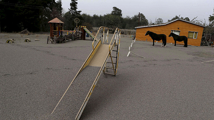 Ash turns Chile town into post-apocalyptic scene after Calbuco eruption (PHOTOS)