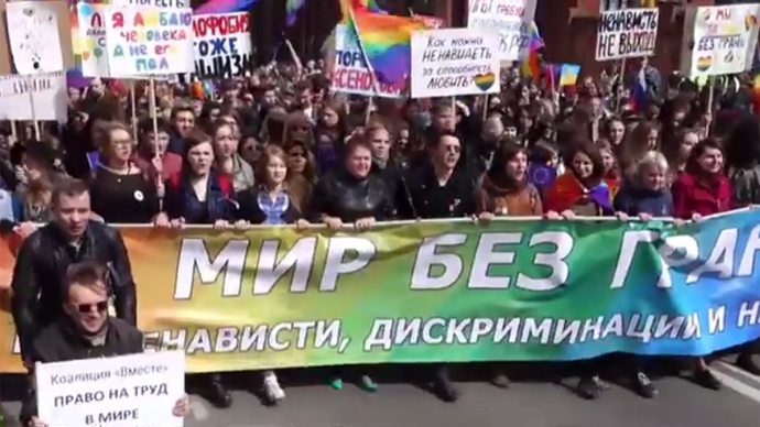 Russian police chase away anti-gay crusader from Labor Day pride march