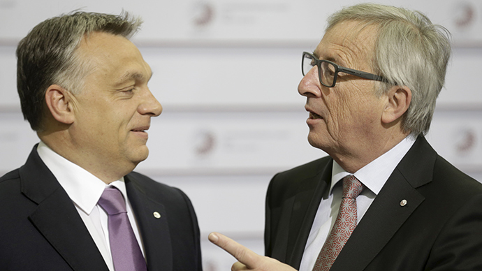 ‘Dictator is coming!’ Hungarian PM heckled by European Commission chief (VIDEO)