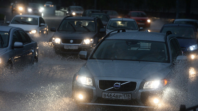 Apocalyptic rainstorm floods Moscow streets, lightning blasts gas station (PHOTOS, VIDEOS)