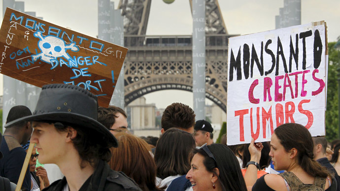 Demonstrators participate in a protest march against Monsanto Co, the world's largest seed company, in Paris, France, May 23, 2015.(Reuters / Mal Langsdon)