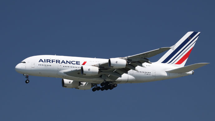 FBI investigates series of bomb & chemical threats against airliners