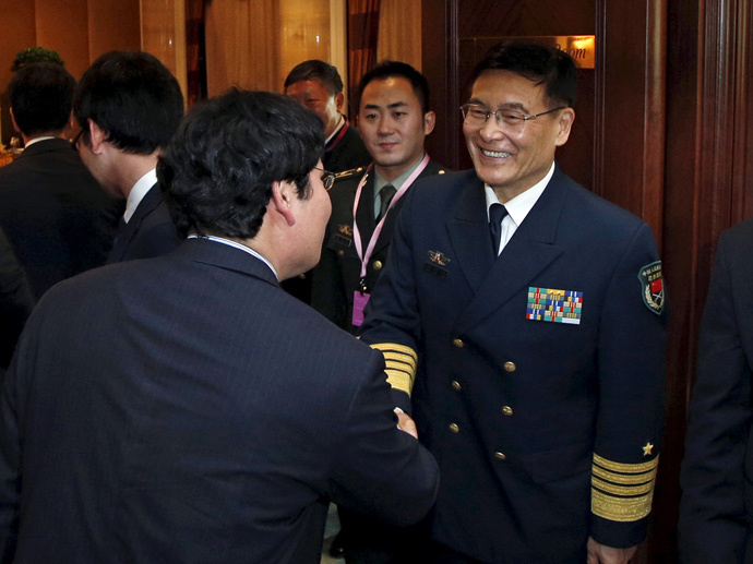 China's Admiral Sun Jianguo (R) shakes hands with members of the Japanese delegation as they meet for a bilateral ahead of the International Institute for Strategic Studies' (IISS) Shangri-La Dialogue in Singapore May 29, 2015. (Reuters / Edgar Su)