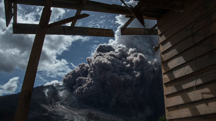 Sinabung eruption: Rumbling volcano sends more hot ash into Indonesian skies (PHOTOS, VIDEO)