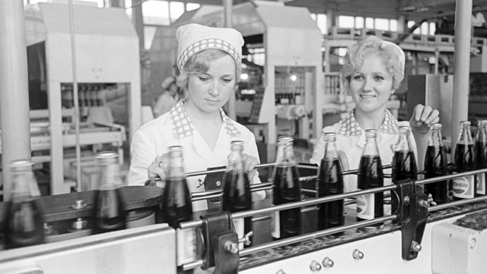 06/01/1974 Novorossiisky beer plant. Production line of Pepsi-cola. (RIA Novosti/N. Arkhangelskiy)