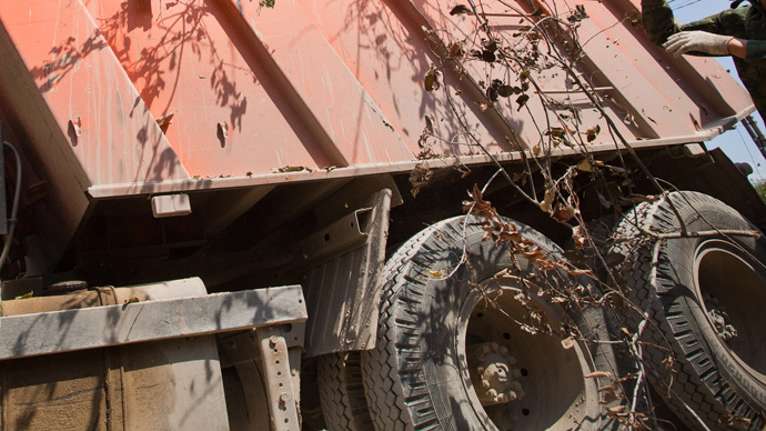 Death-defying escape for Moscow residents as truck crashes into them (VIDEO)