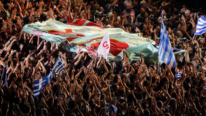 Protestors hold a giant flag in front of the parliament building during an anti-austerity rally in Athens, Greece, July 3, 2015. (Reuters / Jean-Paul Pelissier)