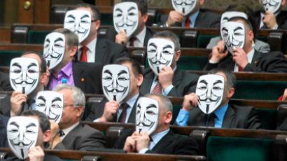 EU suspends ACTA ratification, refers treaty to court